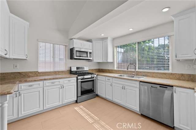 5025 Noble Avenue, Sherman Oaks CA: https://media.crmls.org/medias/7801c776-df0c-418a-919d-acacf85a9cbd.jpg