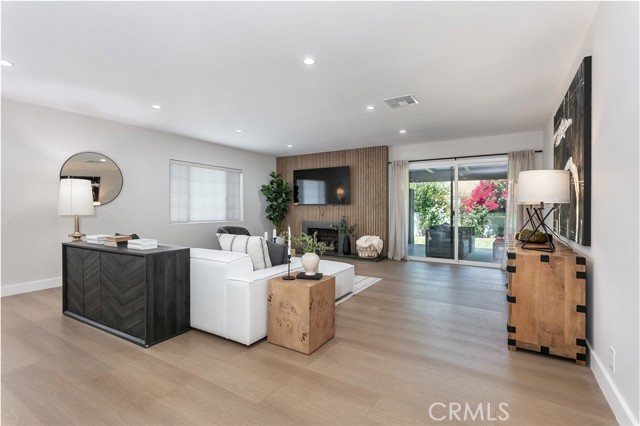 Front Image Thumbnail for CRSR26166147
