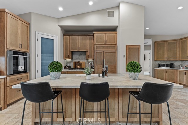 Detail Gallery Image 14 of 53 For 29710 Buggywhip Ct, Canyon Lake,  CA 92587 - 4 Beds | 3/1 Baths