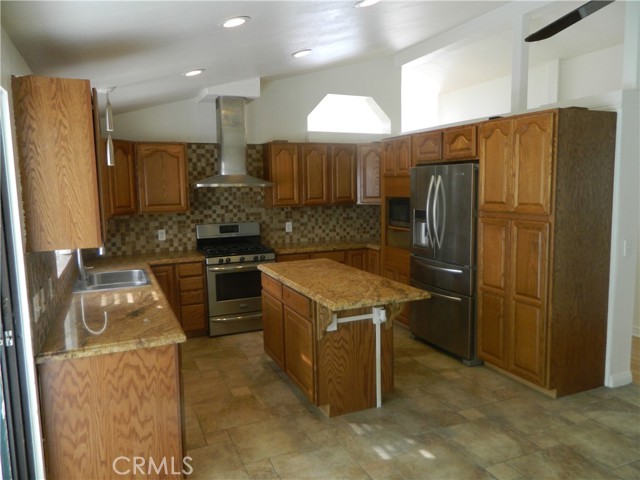 Detail Gallery Image 9 of 15 For 140 W Pioneer Ave #104,  Redlands,  CA 92374 - 3 Beds | 2 Baths