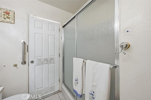 Image 26 of 72 For 6266 Shaker  