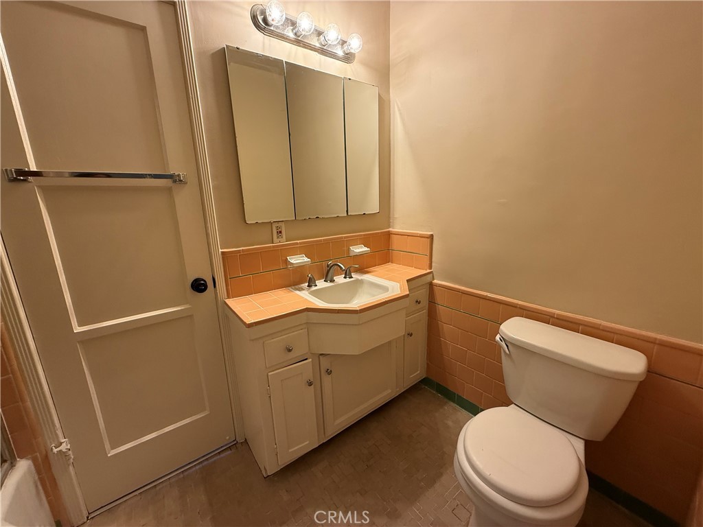 https://media.crmls.org/medias/780322ad-ede5-4315-a5e6-f8bb86dec727.jpg?preset=X-Large