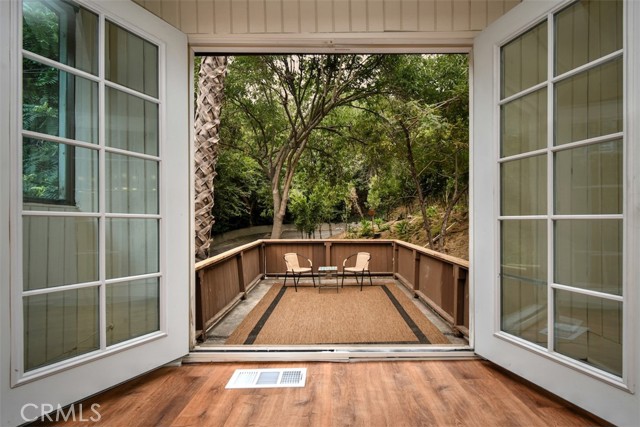Detail Gallery Image 18 of 36 For 3833 Ridgemoor Dr, Studio City,  CA 91604 - 2 Beds | 1/1 Baths