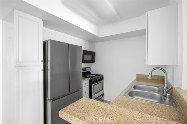 Detail Gallery Image 11 of 29 For 21450 Burbank Bld #110,  Woodland Hills,  CA 91367 - 2 Beds | 2 Baths