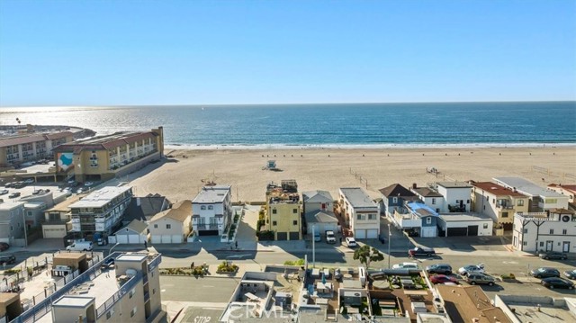 Detail Gallery Image 47 of 53 For 30 the Strand #2,  Hermosa Beach,  CA 90254 - 3 Beds | 3 Baths