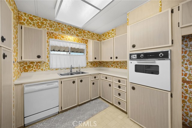 2240 Lake Glen Dr, La Habra CA: https://media.crmls.org/medias/7806e688-8aac-4467-8f66-a59a11cabf5b.jpg