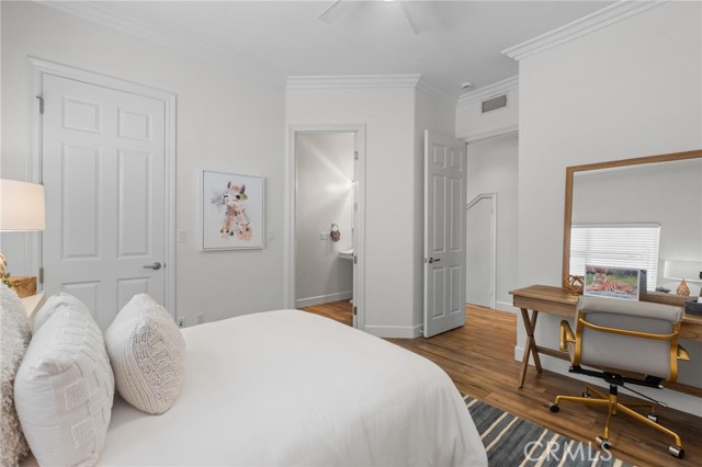 7938 Kenyon Avenue, Los Angeles CA: https://media.crmls.org/medias/7807912a-a032-49da-8b86-937bb8e24312.jpg