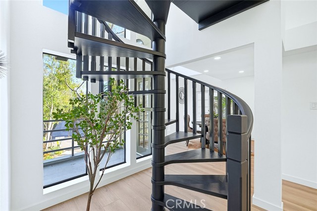 Detail Gallery Image 17 of 29 For 11601 Montana Ave #7,  Los Angeles,  CA 90049 - 2 Beds | 3 Baths