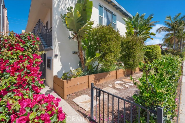 159 Roycroft Avenue, Long Beach CA: https://media.crmls.org/medias/7808fa42-9e5e-4044-b5a1-6fdd449eff29.jpg