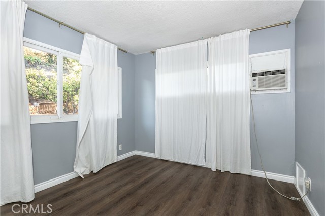 991 Glenview Terrace photo 30