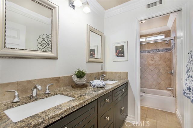 Secondary bath with dual vanities