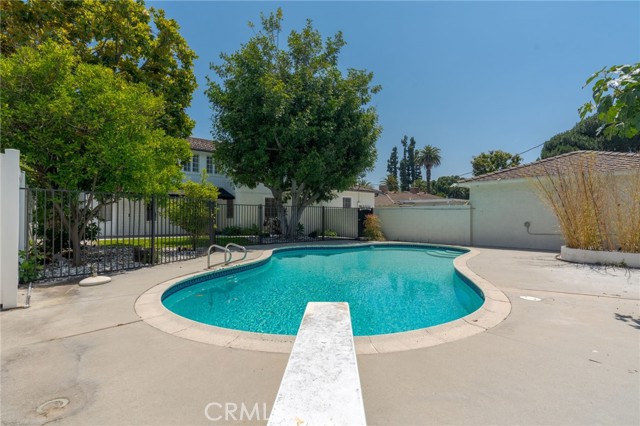 2245 E California Boulevard, San Marino CA: https://media.crmls.org/medias/7809c710-00d6-4658-a037-9cf7f43192bc.jpg