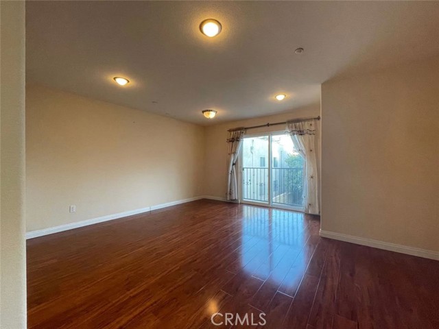 Detail Gallery Image 11 of 22 For 2463 Oswego St #109,  Pasadena,  CA 91107 - 3 Beds | 3/1 Baths