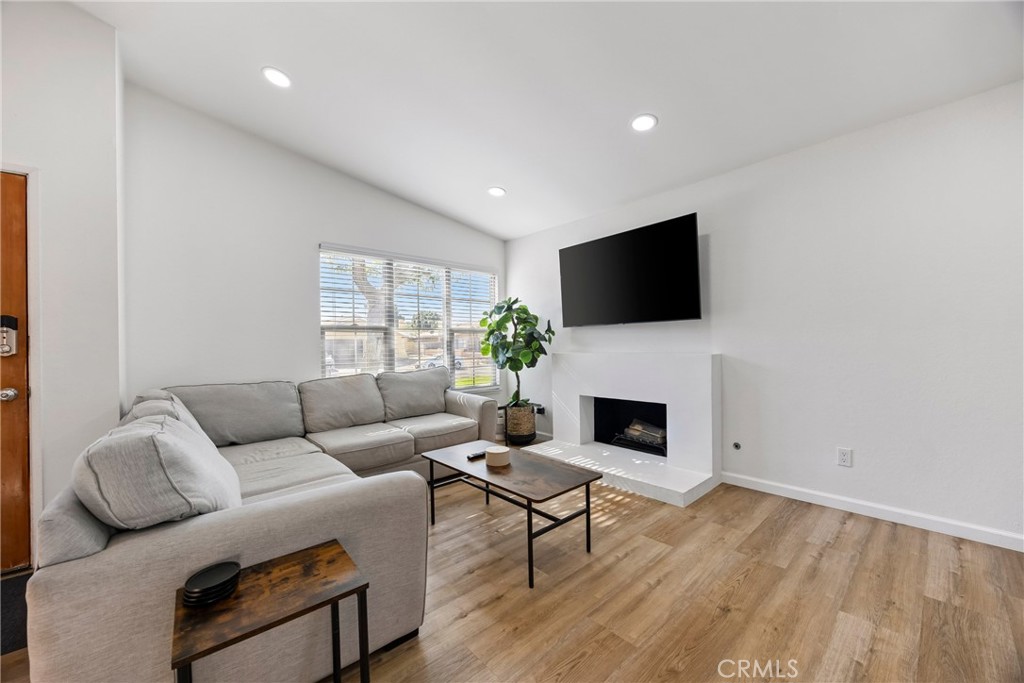 MLS #OC25274210 image #11