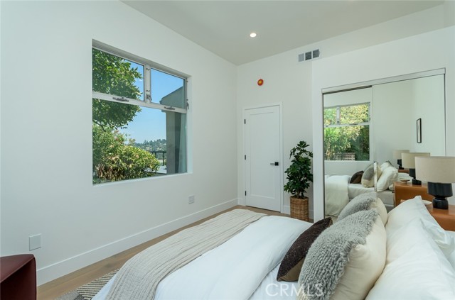 Detail Gallery Image 47 of 71 For 2023 Kenilworth Ave, Los Angeles,  CA 90039 - 3 Beds | 2 Baths