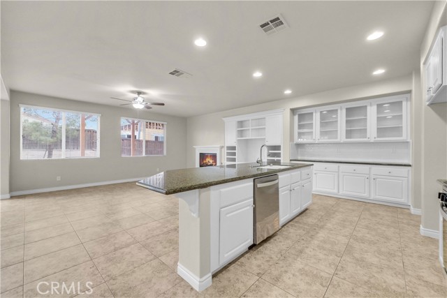 Detail Gallery Image 8 of 39 For 9058 Chimney Rock Ave, Hesperia,  CA 92344 - 4 Beds | 3/1 Baths