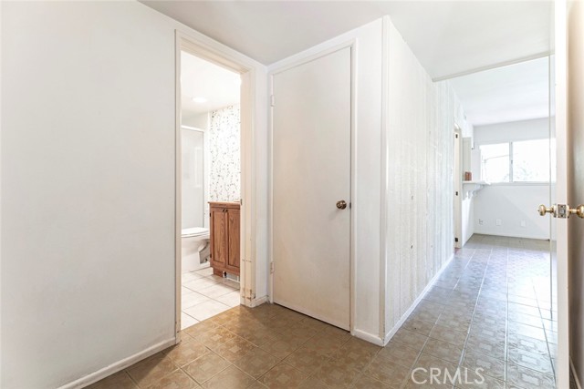 1558 Hillcrest Avenue, Glendale CA: https://media.crmls.org/medias/780be1ed-06dd-4afe-8fa2-63b9c2b02b14.jpg