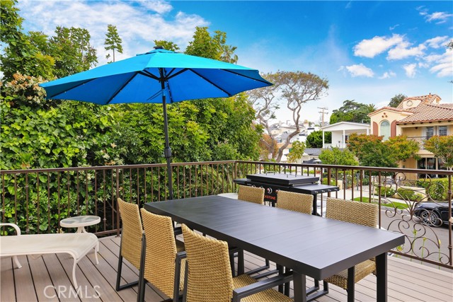 617 Iris Avenue, Corona del Mar CA: https://media.crmls.org/medias/780c09f5-c09e-44bb-8f3a-80a170860025.jpg