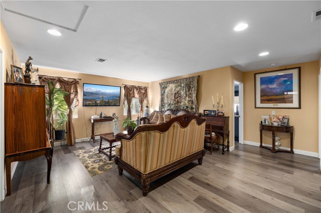 Detail Gallery Image 7 of 29 For 3734 Las Palmas, Palmdale,  CA 93550 - 5 Beds | 3 Baths