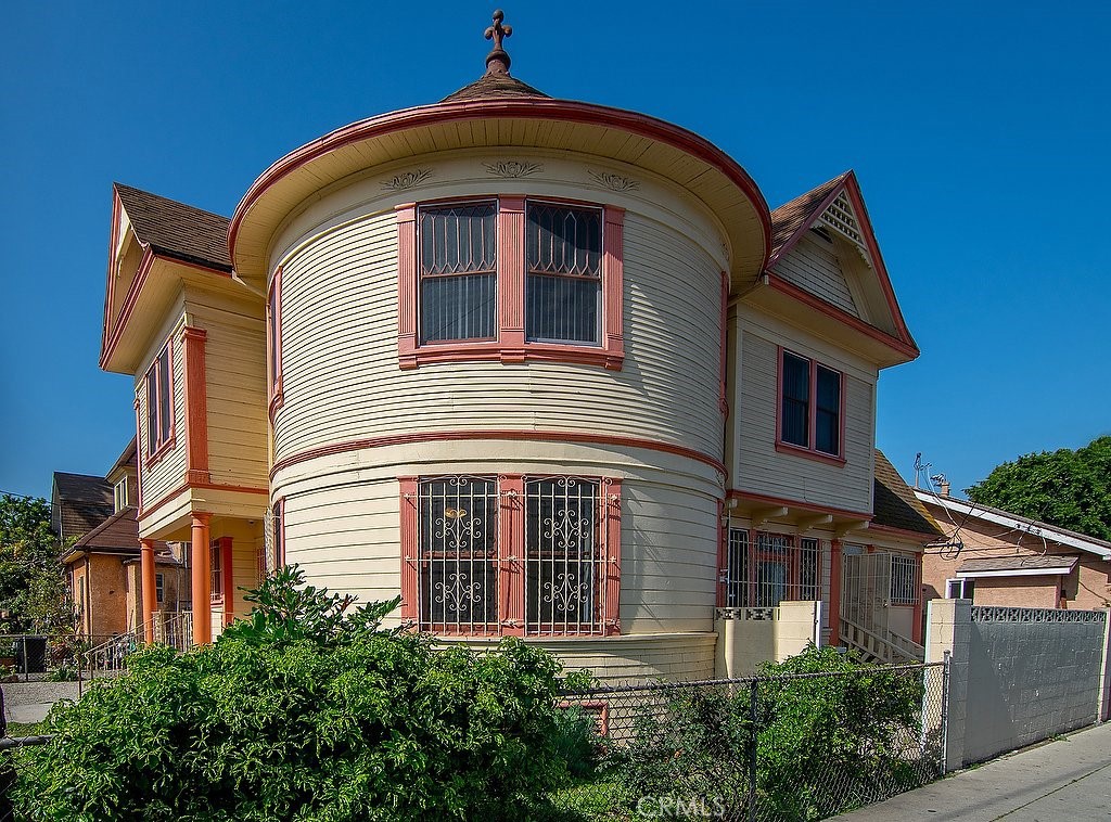 Apartment at 1703 Toberman Street