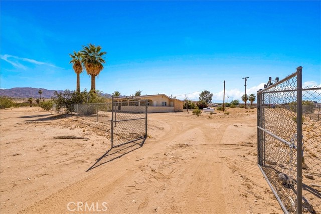 Detail Gallery Image 5 of 60 For 4611 Oasis, Twentynine Palms,  CA 92277 - 2 Beds | 1 Baths
