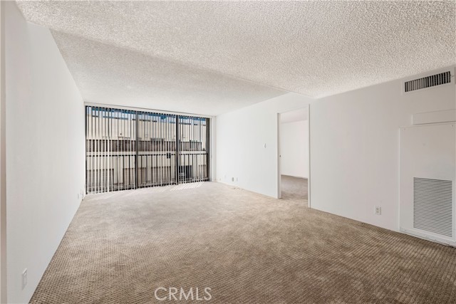 Detail Gallery Image 4 of 26 For 1750 E Ocean Bld #201,  Long Beach,  CA 90802 - 2 Beds | 2 Baths
