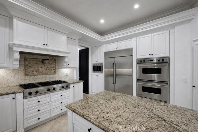 Detail Gallery Image 9 of 17 For 258 Santa Isabel Ave, Costa Mesa,  CA 92627 - 5 Beds | 5/1 Baths