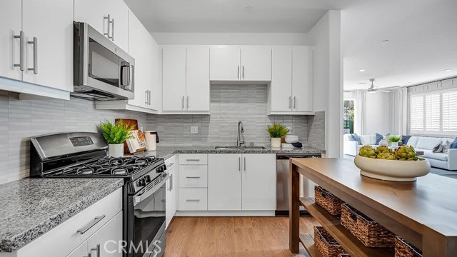 17784 McKenzie Court, Hesperia CA: https://media.crmls.org/medias/780d3652-0482-41b3-b2ec-6ab673b326b6.jpg