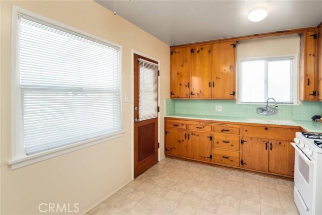 3311 W Alameda Avenue, Burbank CA: https://media.crmls.org/medias/780da4ac-55f4-4874-8f37-6bef309ca38c.jpg