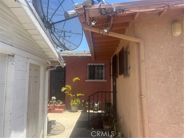 Detail Gallery Image 4 of 16 For 535 W Olive St, Inglewood,  CA 90301 - – Beds | – Baths