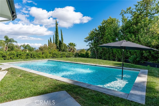 Detail Gallery Image 4 of 53 For 5700 El Canon Ave, Woodland Hills,  CA 91367 - 3 Beds | 3 Baths