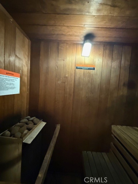 321 S San Vicente S Boulevard, Los Angeles CA: https://media.crmls.org/medias/78110edc-2e4b-48cb-83a3-af02ba89bfbc.jpg