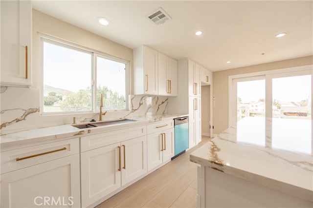 Detail Gallery Image 24 of 61 For 957 Sierra Hills Ln, Palmdale,  CA 93550 - 3 Beds | 2 Baths