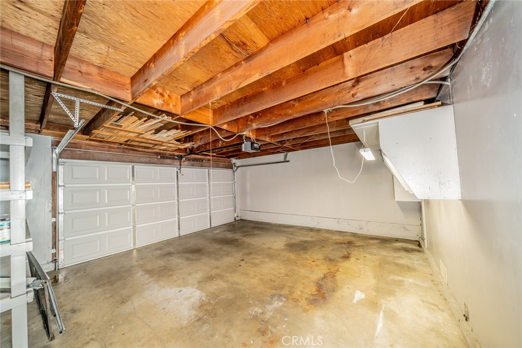https://media.crmls.org/medias/78129929-ef81-4d93-9d31-df436c9f7265.jpg?preset=X-Large