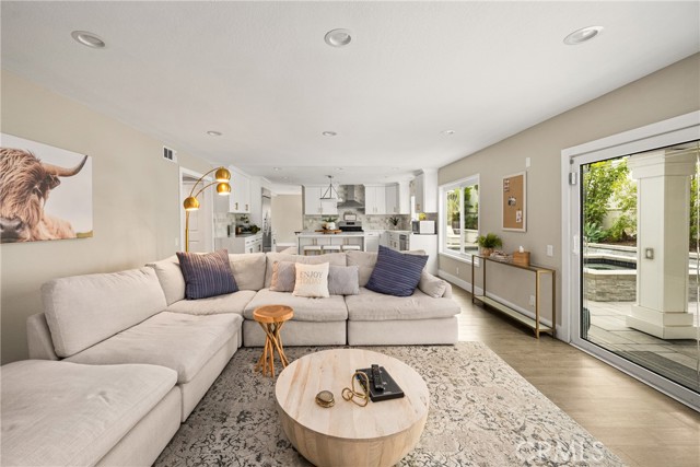 Detail Gallery Image 26 of 75 For 342 S Silverbrook Dr., Anaheim Hills,  CA 92807 - 5 Beds | 4 Baths