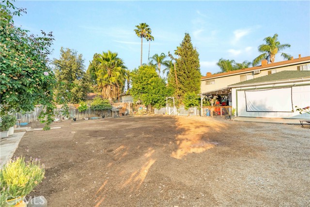 7914 Magnolia Avenue, Riverside CA: https://media.crmls.org/medias/781461d1-b7a6-4757-b257-12d5d6d9f8b2.jpg