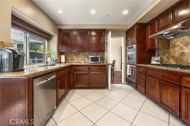 Detail Gallery Image 11 of 37 For 14092 Bancroft Ct, Fontana,  CA 92336 - 3 Beds | 2/1 Baths