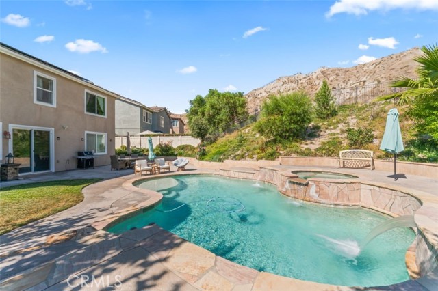 Detail Gallery Image 10 of 63 For 15520 Megan Dr, Canyon Country,  CA 91387 - 5 Beds | 4 Baths