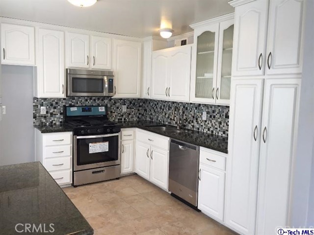 7771 Via Capri, Burbank CA: https://media.crmls.org/medias/78160244-032e-4b83-aef6-e2ddba49bb96.jpg