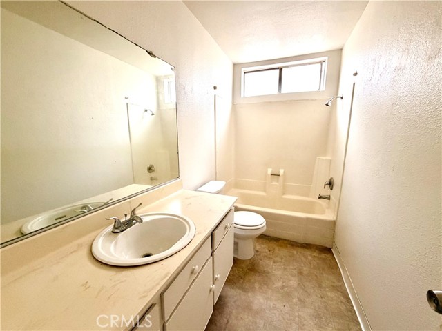 Detail Gallery Image 20 of 25 For 14134 Delano, Van Nuys,  CA 91401 - 2 Beds | 2 Baths