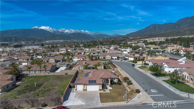 Detail Gallery Image 3 of 34 For 6654 N Ofelia, San Bernardino,  CA 92407 - 4 Beds | 2 Baths