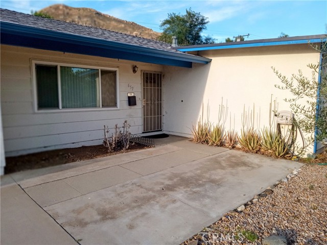 657 Glenhill Drive, Riverside CA: https://media.crmls.org/medias/78173ed8-61ae-4c07-bdc8-eaa7ff1126ed.jpg