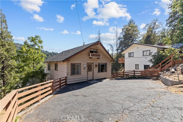 Detail Gallery Image 2 of 42 For 23755 Zuger Dr, Crestline,  CA 92325 - 3 Beds | 2 Baths