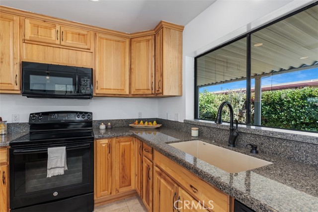 Detail Gallery Image 12 of 45 For 1457 Salem Ct, Oceanside,  CA 92057 - 2 Beds | 2 Baths