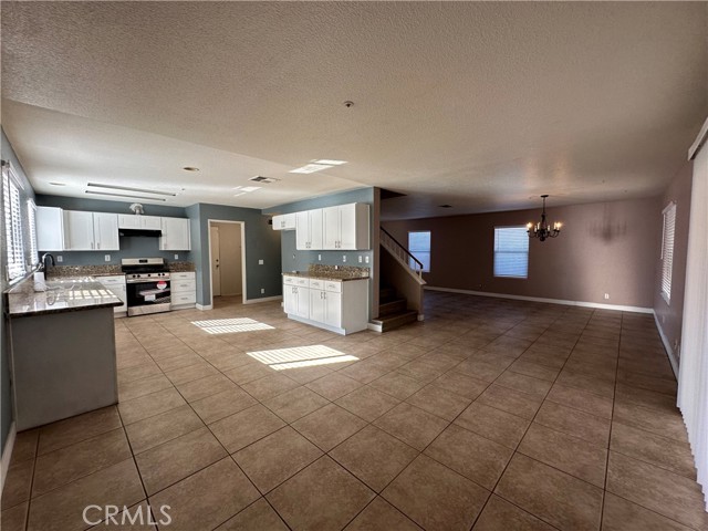 Detail Gallery Image 2 of 4 For 11355 Tondela St, Fontana,  CA 92337 - 5 Beds | 2/1 Baths