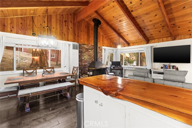 2452 Spring Drive, Running Springs CA: https://media.crmls.org/medias/781892a5-77c7-4bd9-a2c3-20d107306cda.jpg