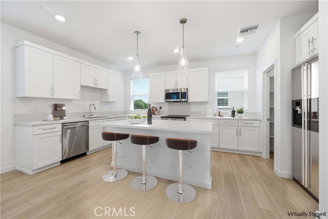 Detail Gallery Image 10 of 55 For 9335 via Azul, Pico Rivera,  CA 90660 - 3 Beds | 3 Baths