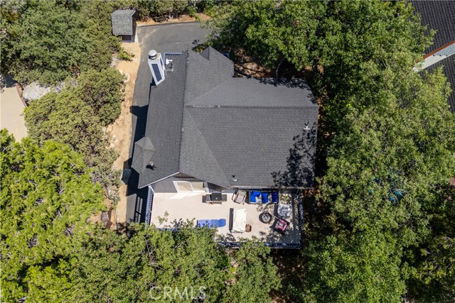 28833 Manitoba Drive, Lake Arrowhead CA: https://media.crmls.org/medias/781a0b56-5442-4fec-9bca-b87806acb424.jpg