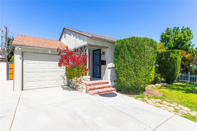 Detail Gallery Image 2 of 29 For 17425 Emelita, Encino,  CA 91316 - 2 Beds | 1 Baths