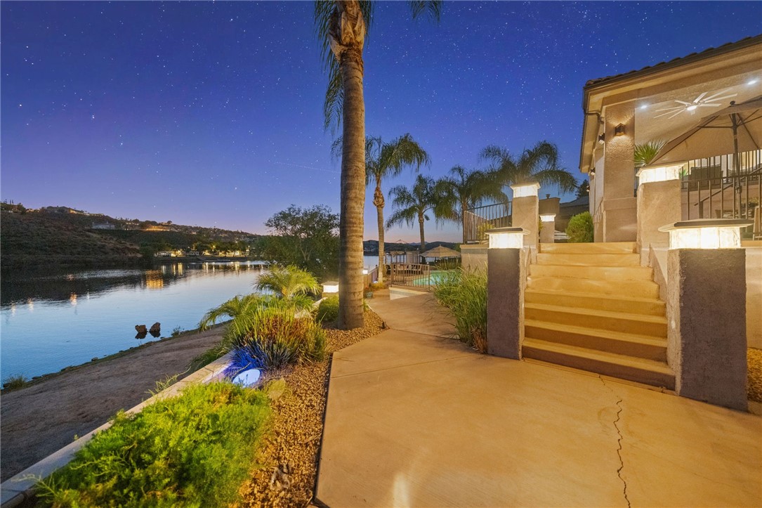 Detail Gallery Image 11 of 75 For 22001 Loch Lomond Dr, Canyon Lake,  CA 92587 - 6 Beds | 4/2 Baths